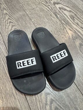 Reef Kids One Slide Sandal | black | Size 2/3